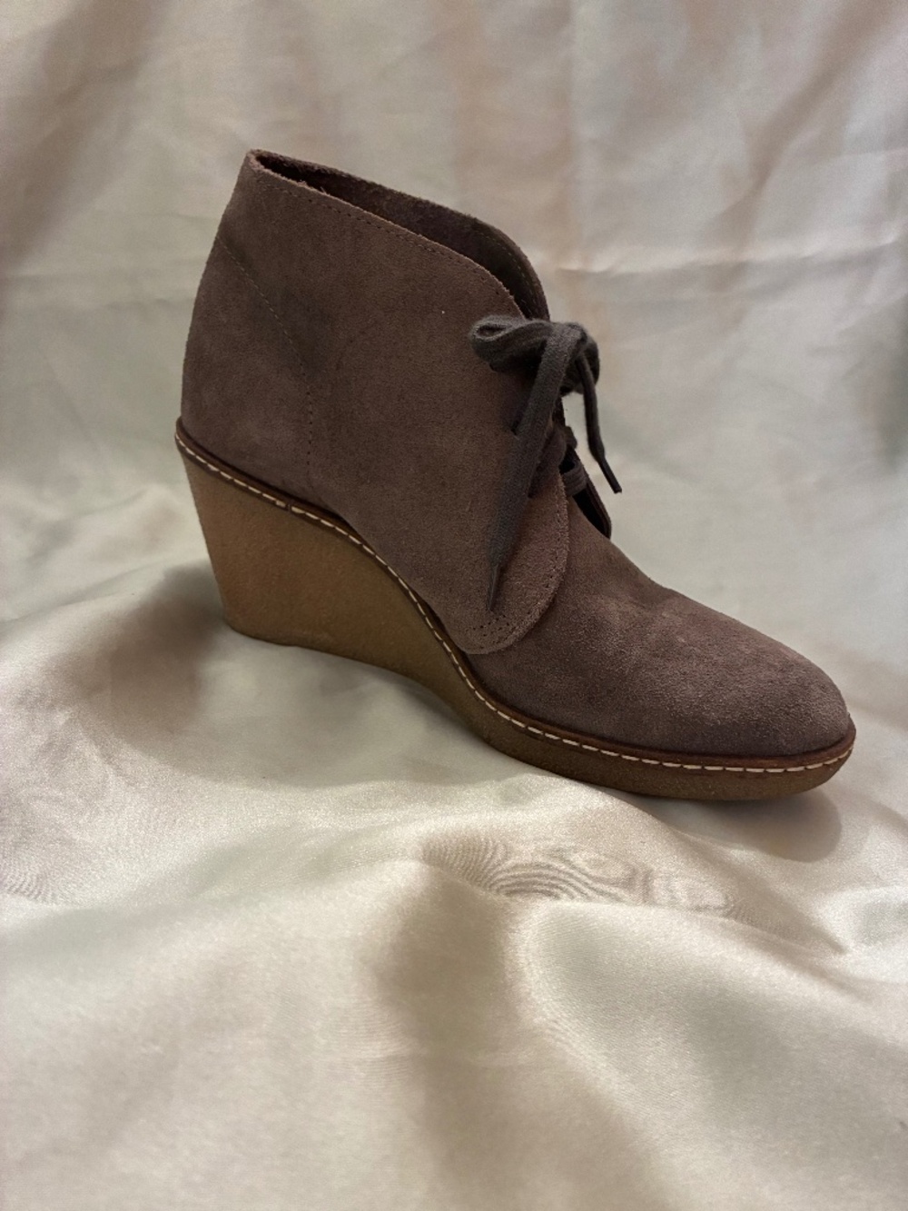 J. Crew MacAlister Gray Suede Wedge Tie-Up Ankle Boots Made In Italy Size 6 EUC